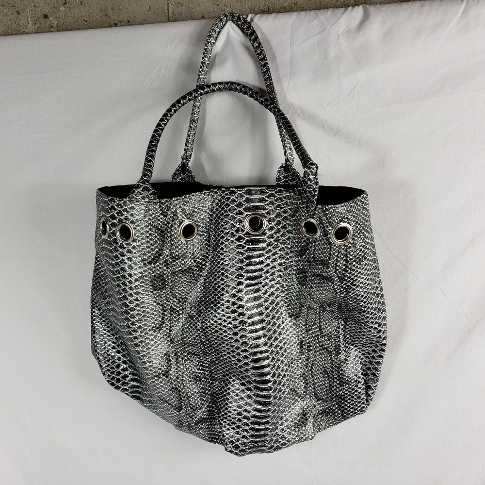 Signature Club A shoulder bag tote